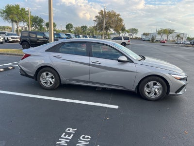 2025 Hyundai Elantra SE