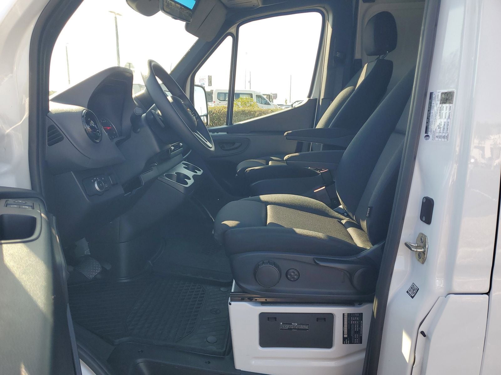 2024 Mercedes-Benz Sprinter 2500 Cargo 144 WB
