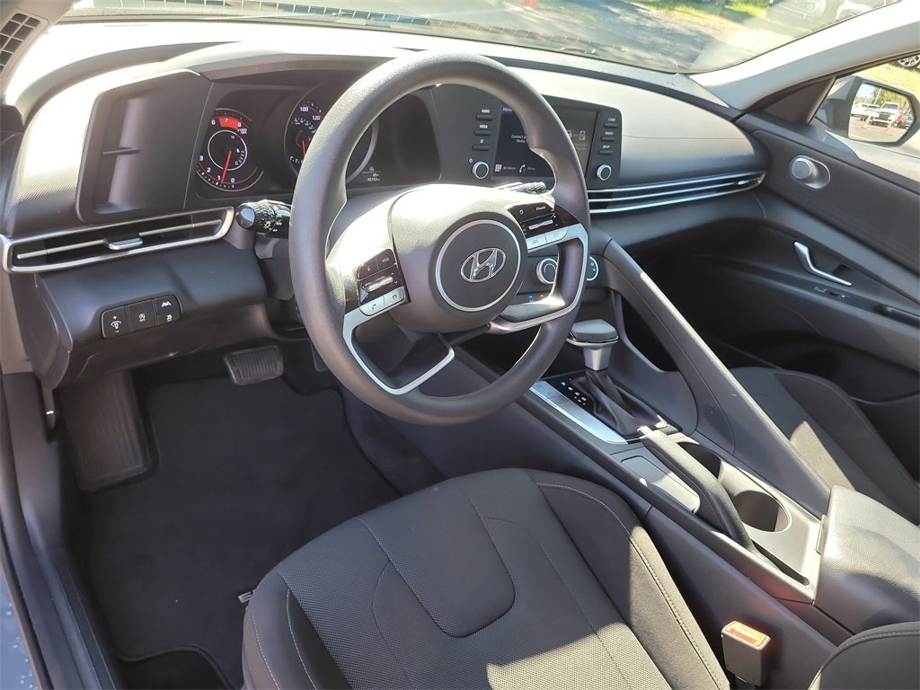 2022 Hyundai Elantra SE