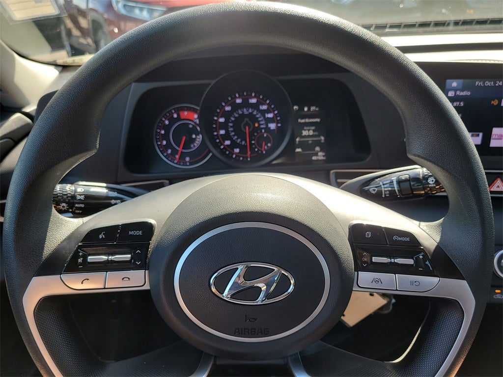 2022 Hyundai Elantra SE