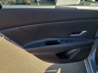 2022 Hyundai Elantra SE