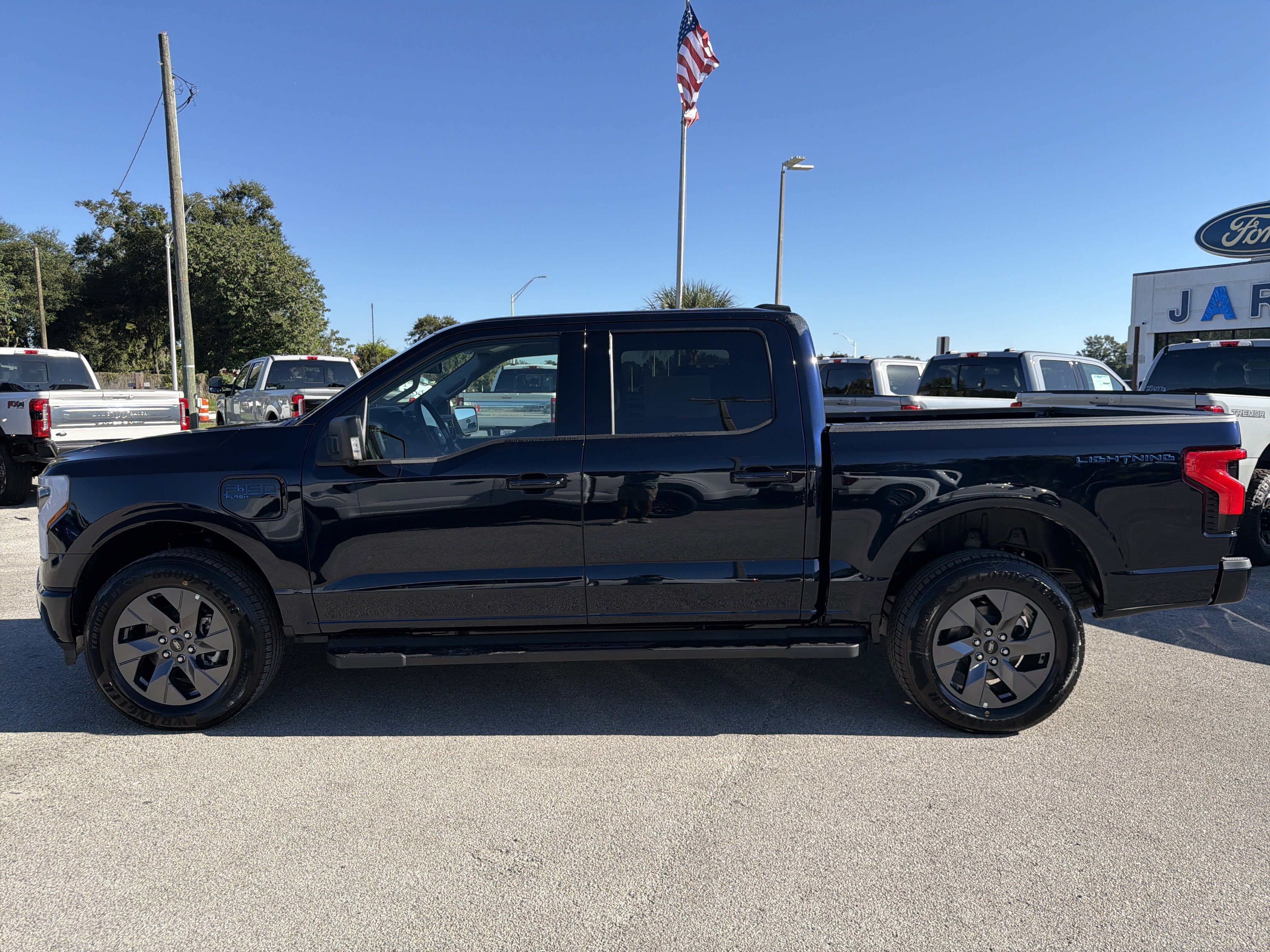 2025 Ford F-150 Lightning Flash